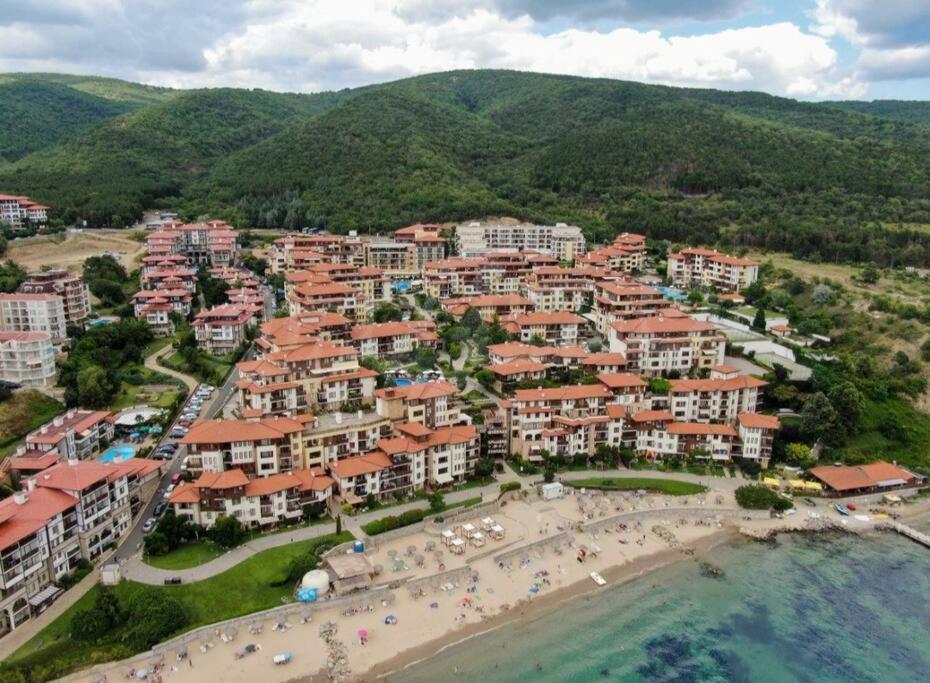 Апартамент Ния, Райска Градина / Garden Of Eden Sveti Vlas Exteriör bild