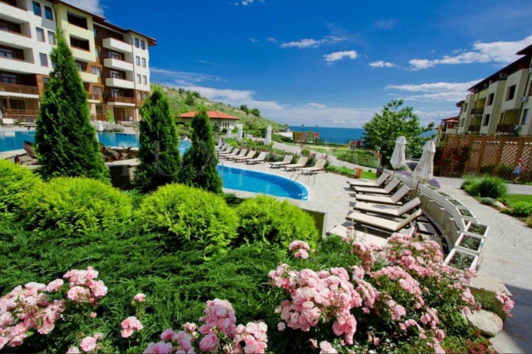 Апартамент Ния, Райска Градина / Garden Of Eden Sveti Vlas Exteriör bild