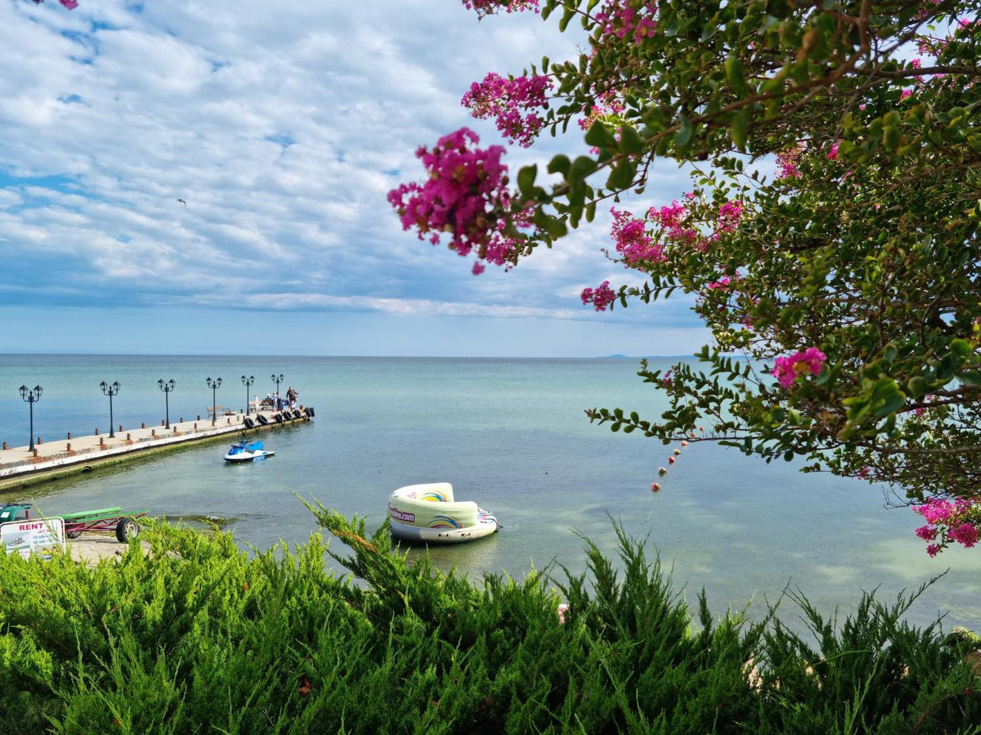 Апартамент Ния, Райска Градина / Garden Of Eden Sveti Vlas Exteriör bild