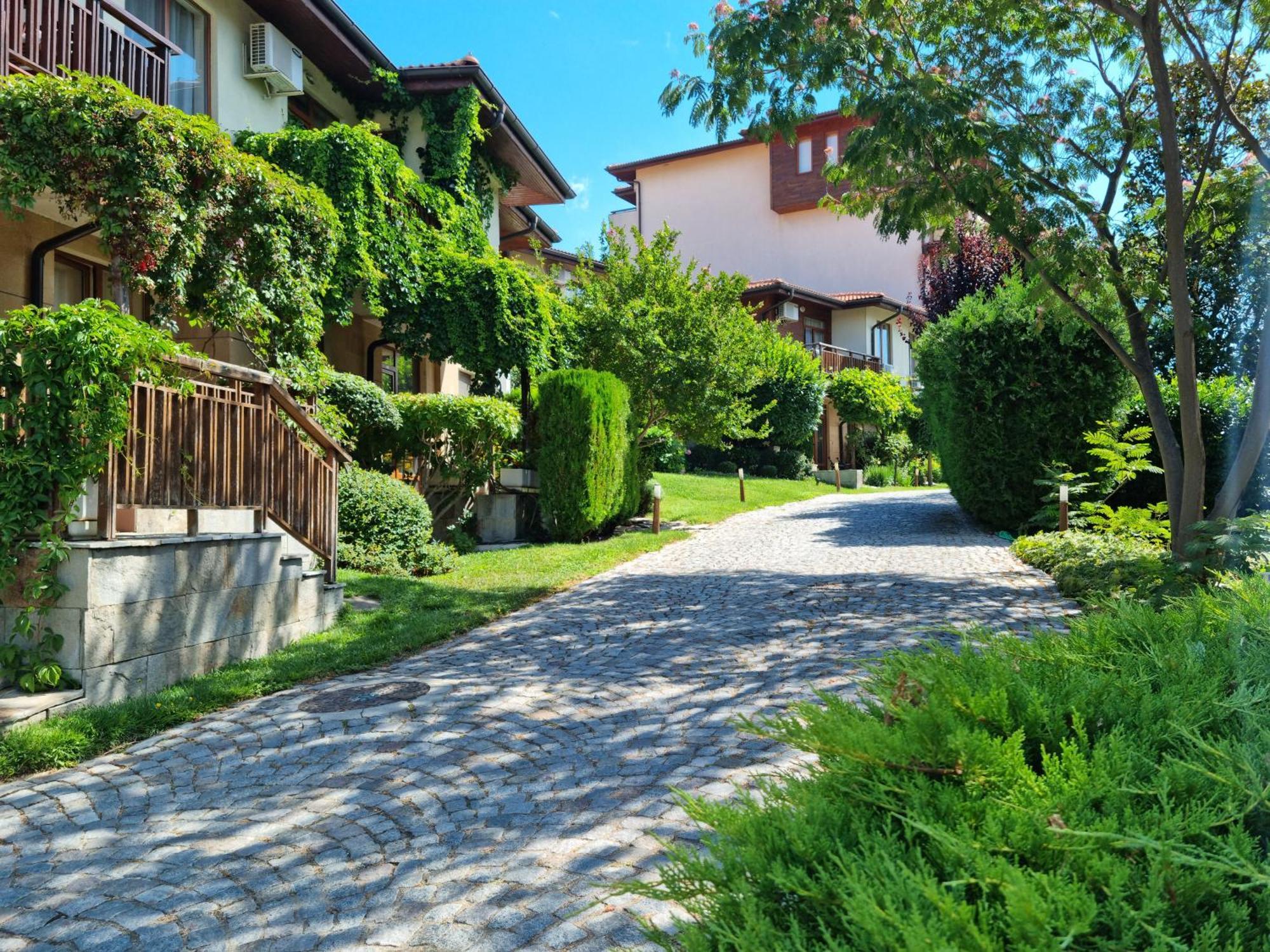 Апартамент Ния, Райска Градина / Garden Of Eden Sveti Vlas Exteriör bild