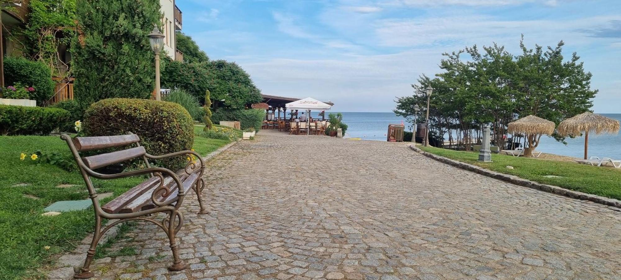Апартамент Ния, Райска Градина / Garden Of Eden Sveti Vlas Exteriör bild